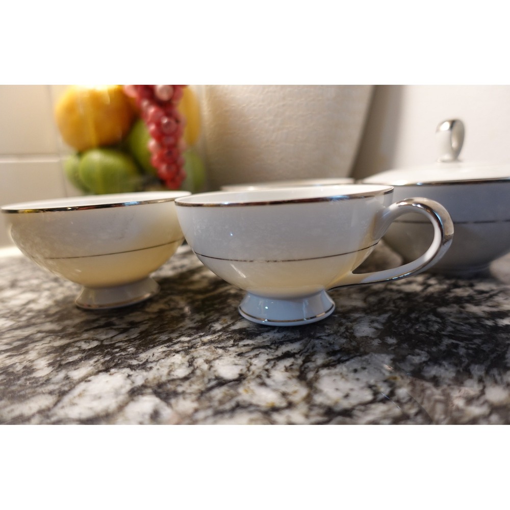 Vintage MIKASA Narumi JAPAN fine China teacups and sugar bowl - Picture 10 of 10